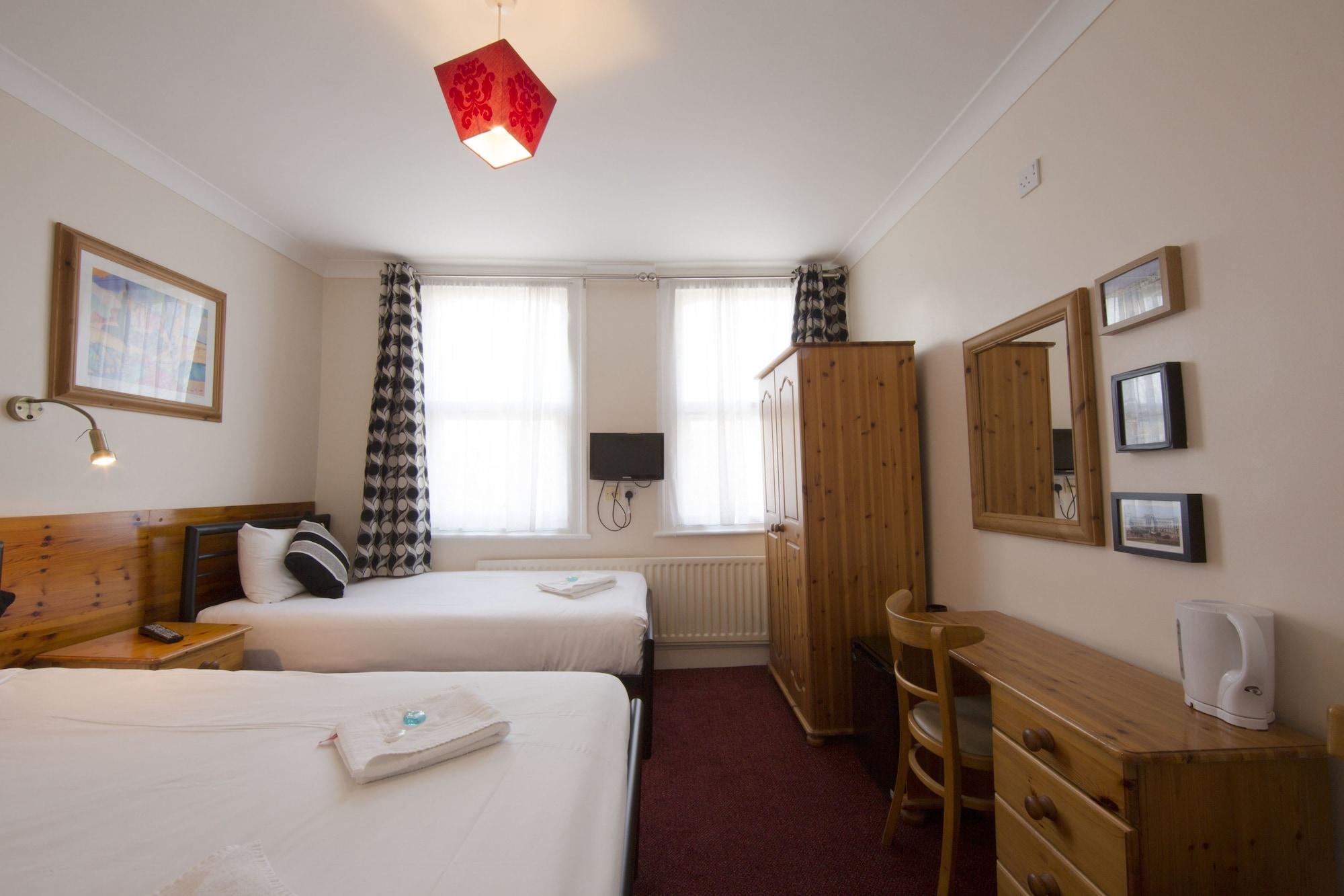 Saba Hotel 3*